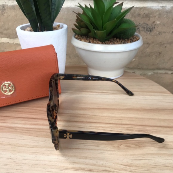 Tory Burch Tortoise Sunnies! - Picture 2 of 8